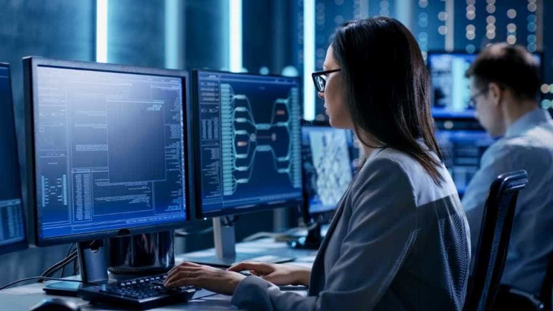 Profissional de tecnologia e abertura de empresa